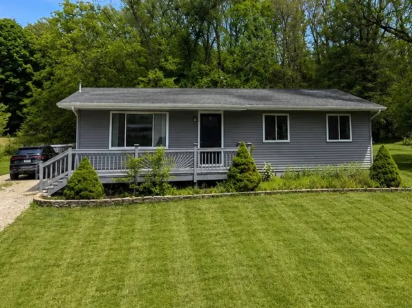 5750 Crandall Rd, Howell, MI 48855