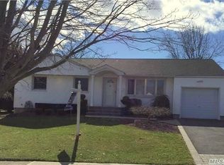 3 Cedar Dr W, Old Bethpage, NY 11804