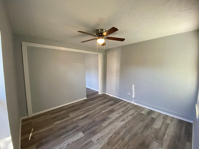 208 E Sterling St — Photo 3