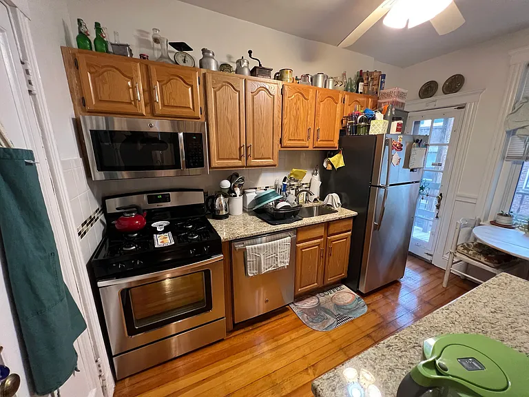80 Sutherland Rd — Photo 2