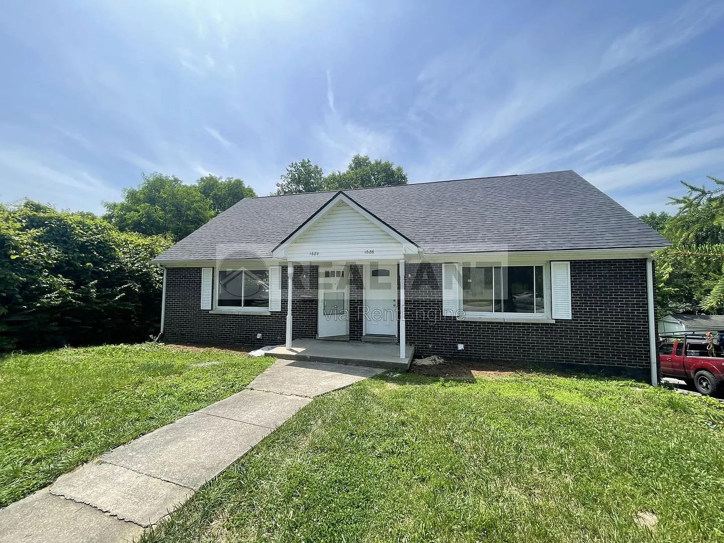 4 bed, 1.5 bath, 1600 sqft, $1,600 — Photo 2