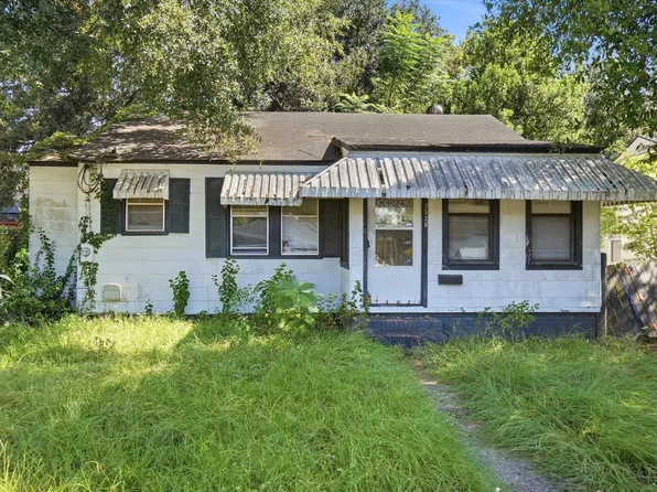 3520 Admiral Dr, North Charleston, SC 29405