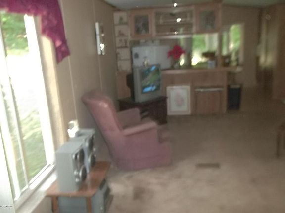 4th image of 1056 N Kings Hwy