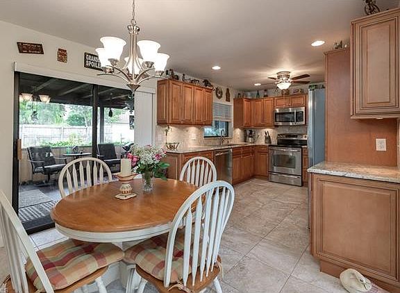 4th image of 1487 Cambridge Ln