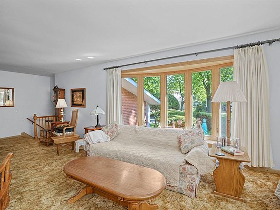 5th image of 15130 Hillside Ave