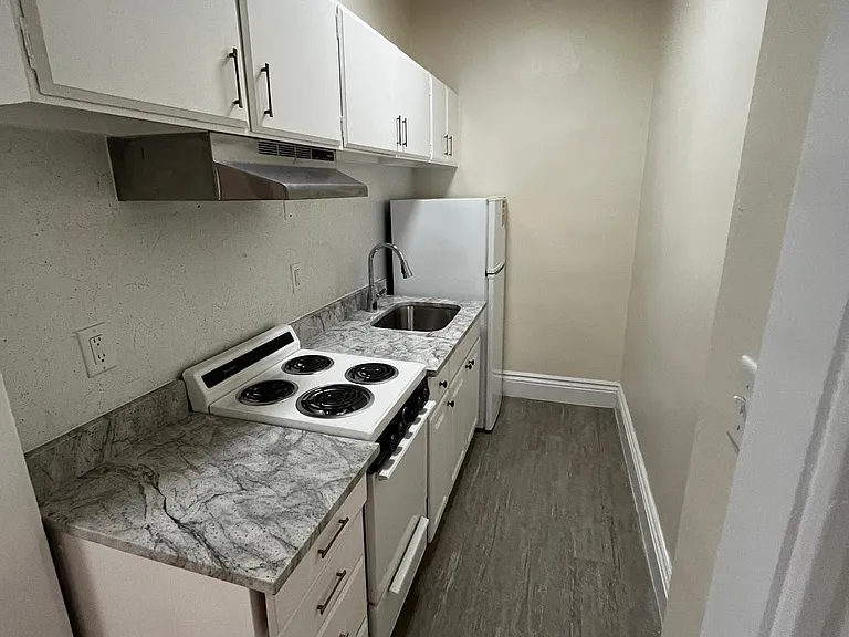 33 Park Dr #1D — Photo 1
