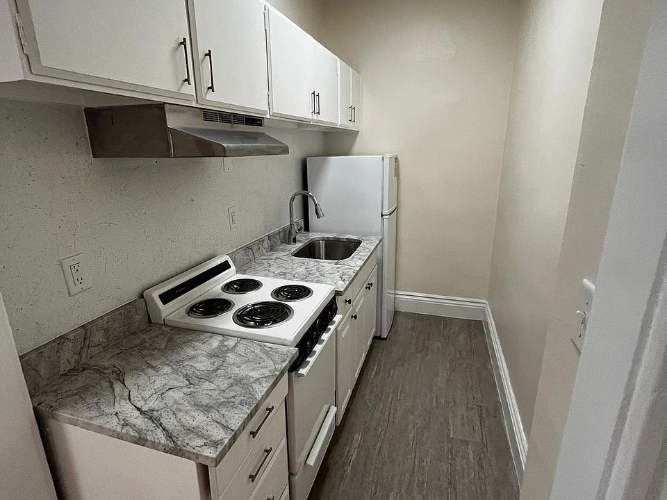 1st image of 33 Park Dr #1D