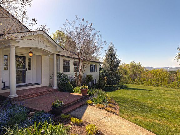 2nd image of 3841 Bosworth Dr SW