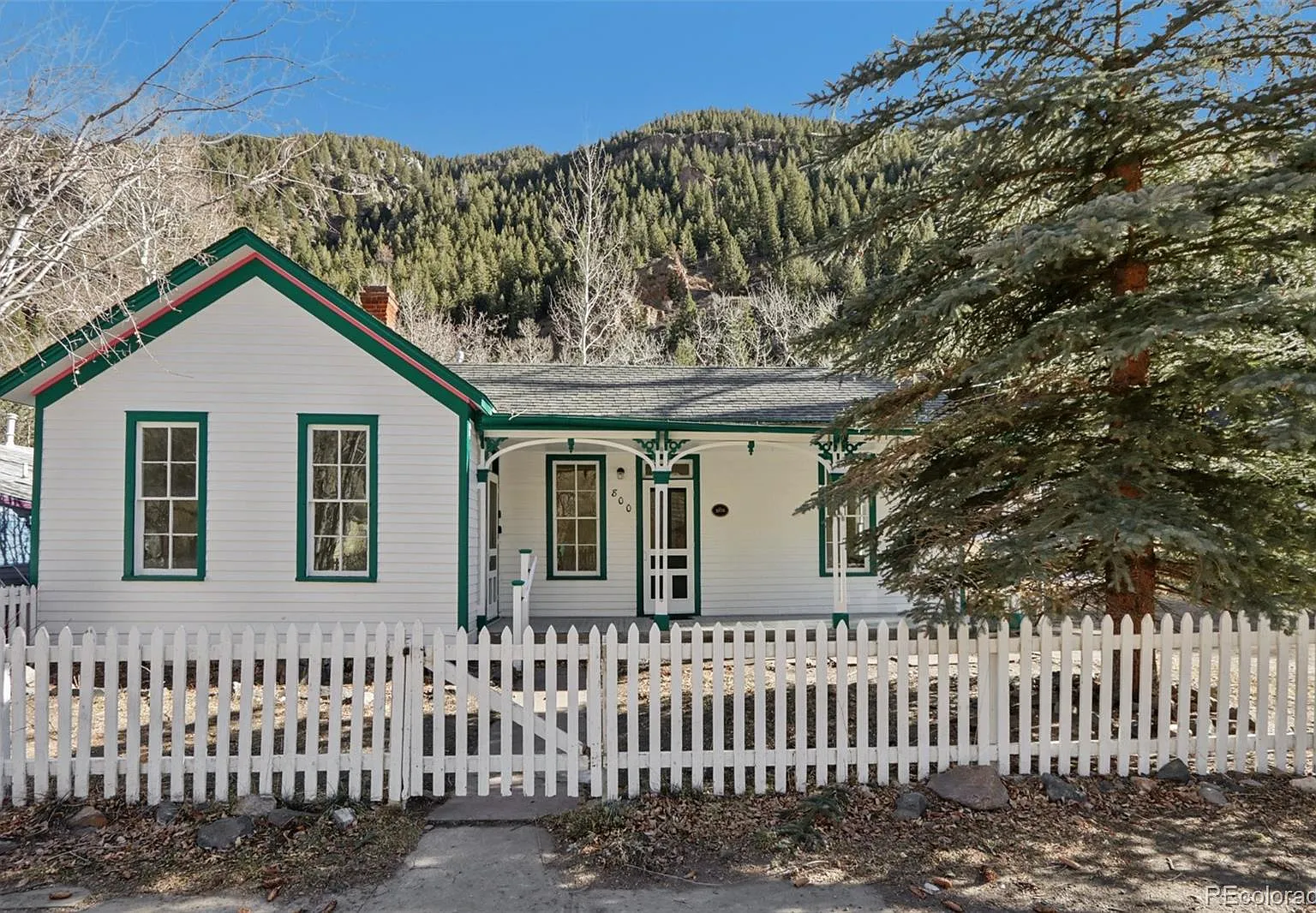 3 bed, 1.0 bath, 1208 sqft, $2,500 — Photo 1