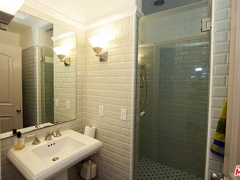 1173 S Point View St — Photo 11