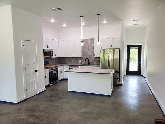 4th image of 126 Nathan Ln
