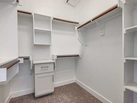 5th image of 4668 Amesbury Dr