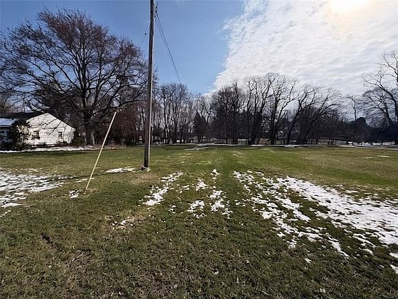 4th image of 1006 Long Pond Rd