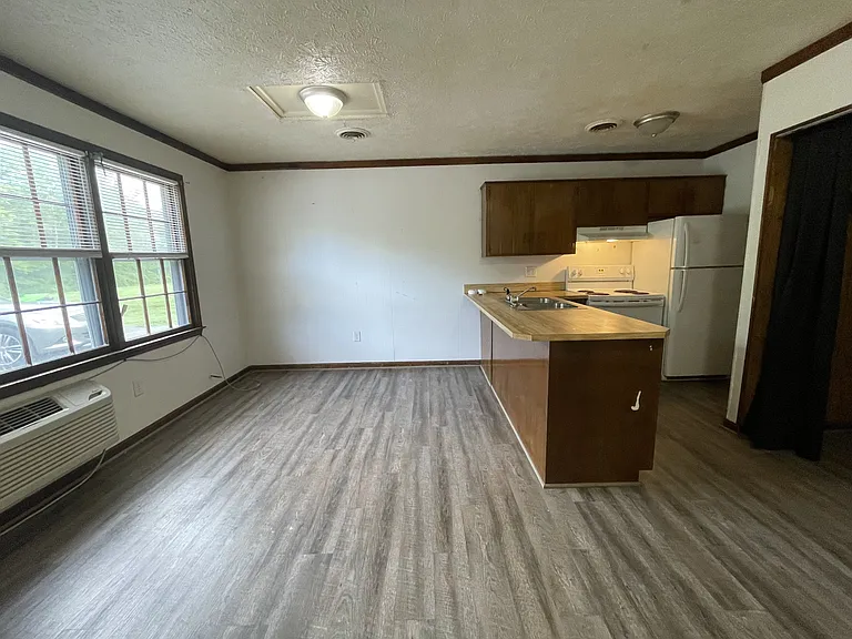 117 Oak Hill Dr #B — Photo 3