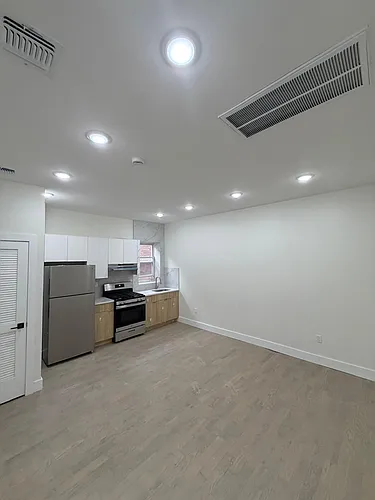 51 Lincoln Park Photo 1