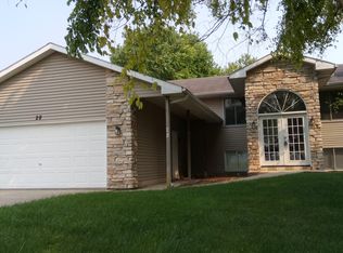 28 King Henry Rd SE, Poplar Grove, IL 61065