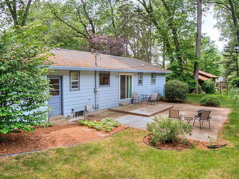 781 Pine Bay Ave — Photo 4