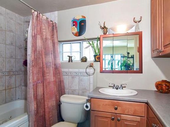 3rd image of 1609 Hornblend St