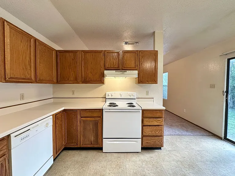 2707 Taft St — Photo 9