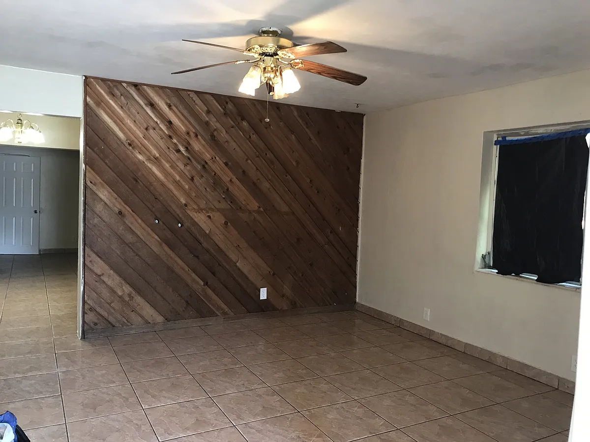 Building Photo - 554 NW 40th Ct