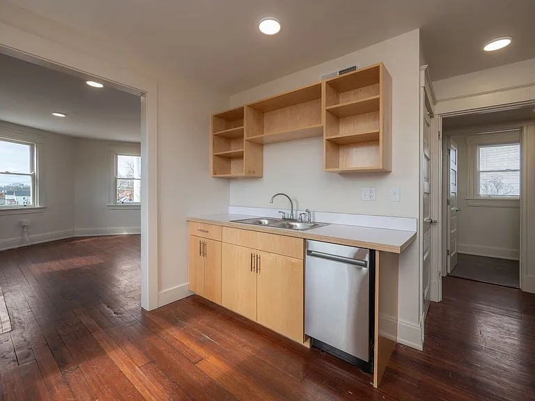 1740 Brewster Ave — Photo 19