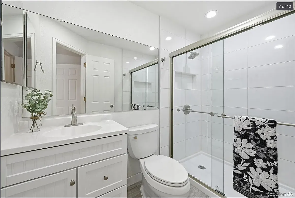 5250 S Huron Way — Photo 4
