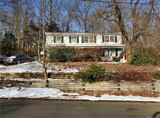 5 Sunny Ridge Rd, Spring Valley, NY 10977