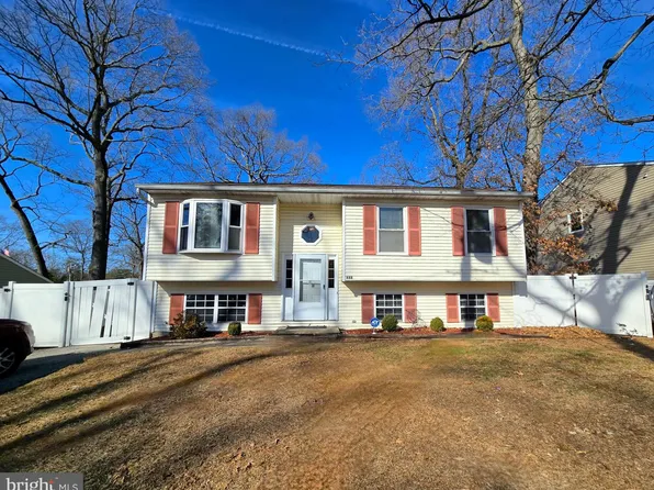 668 209th St, Pasadena, MD 21122