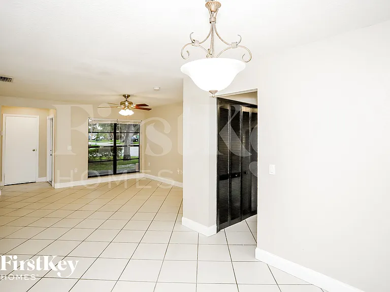 11310 NW 38th Pl — Photo 4