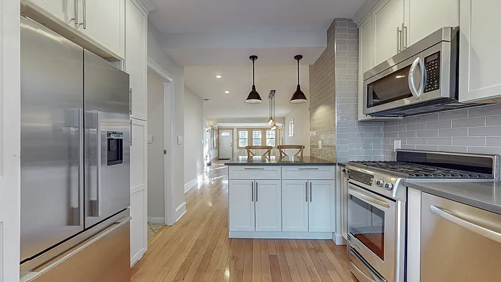 Sold by Remax City Square | media 6