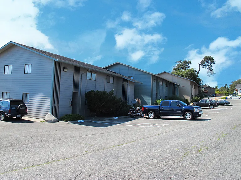 Sandpebbles (455 SE Barrington Dr) — Photo 3