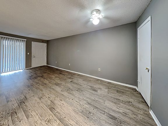 5th image of 476 Banyon Tree Cir APT 102