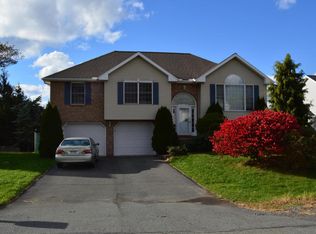 118 Brookhollow Rd, Mountain Top, PA 18707