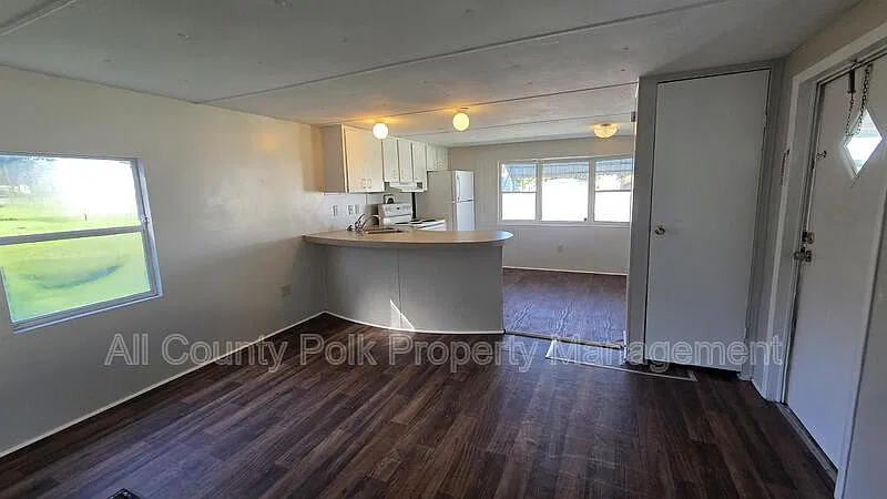 2735 W 10th St — Photo 3