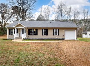 31 Moccasin Trl, Weems, VA 22576