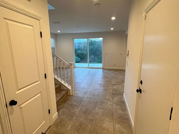 3rd image of 1512 Peony Ln