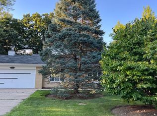 5044 Darlene Dr, Gurnee, IL 60031