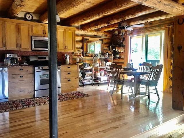 2 bed, 1900 sqft, $4,000 — Photo 4