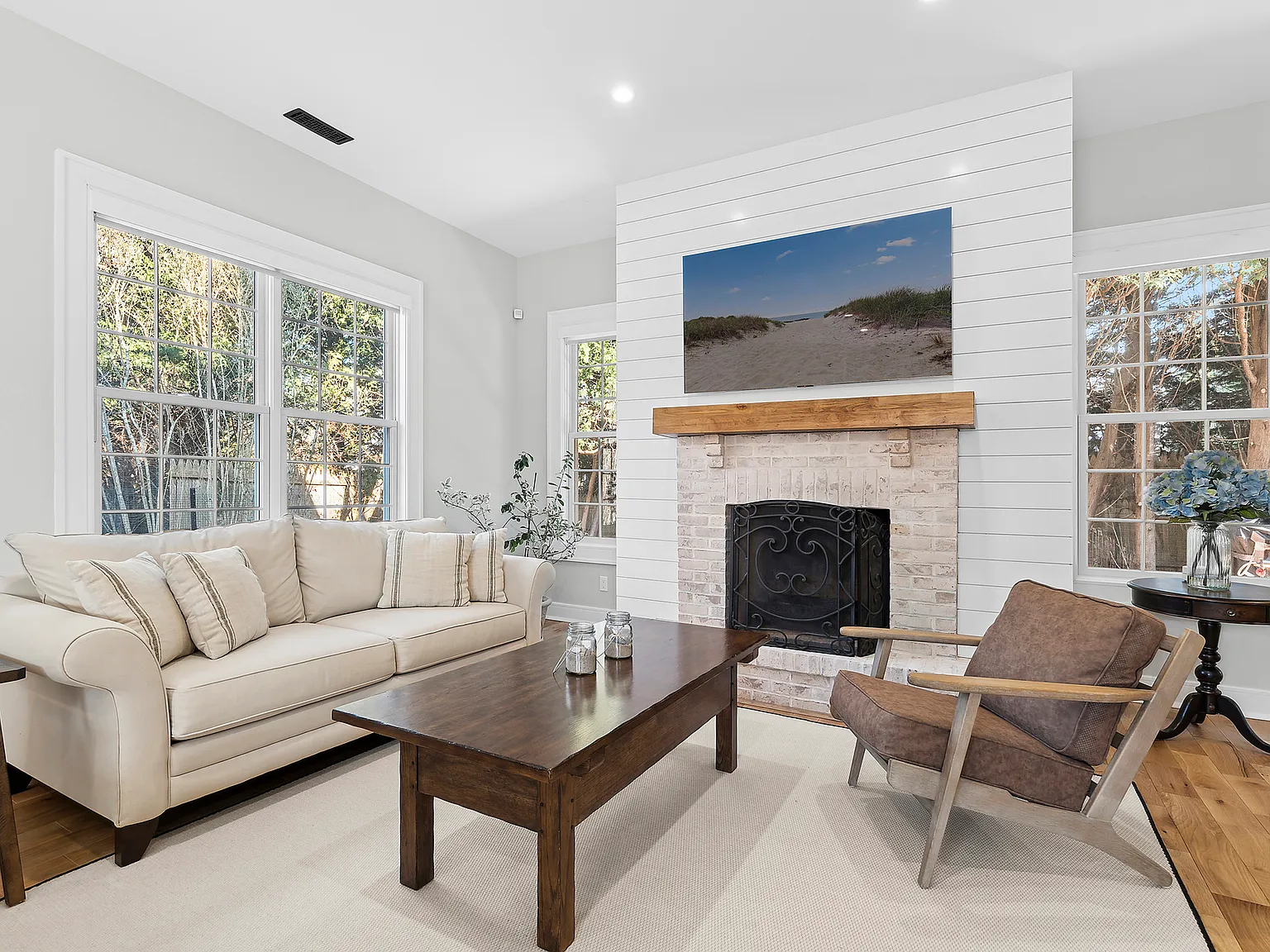 Exceptional Location — Photo 3