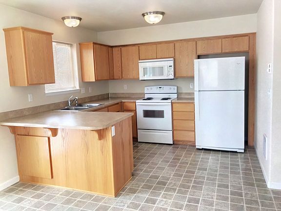 3rd image of 1030 Alturas Dr