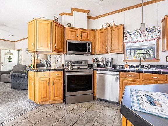 5th image of 600 Old River Rd