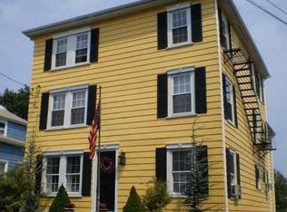 12 3rd School St APT 3, Bristol, RI 02809