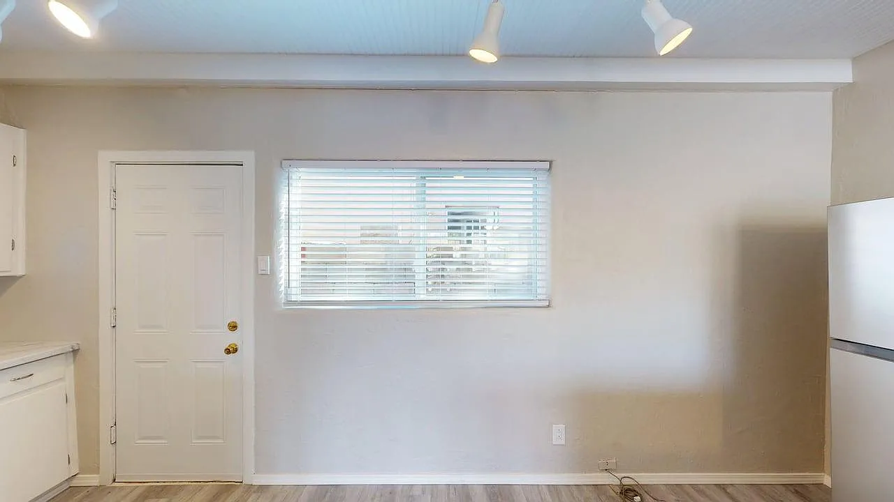 Updated 1 Bed / 1 Bath Apartment w/ Priavte Yard — Photo 1