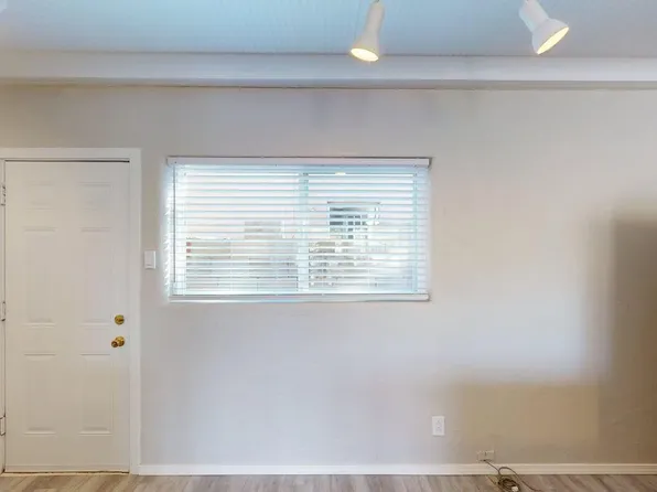 Updated 1 Bed / 1 Bath Apartment w/ Priavte Yard, 335 Espanola St NE #2, Albuquerque, NM 87108