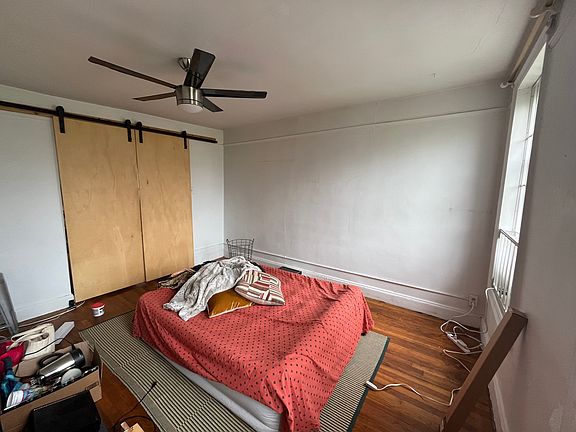 3rd image of 125 Stanton St