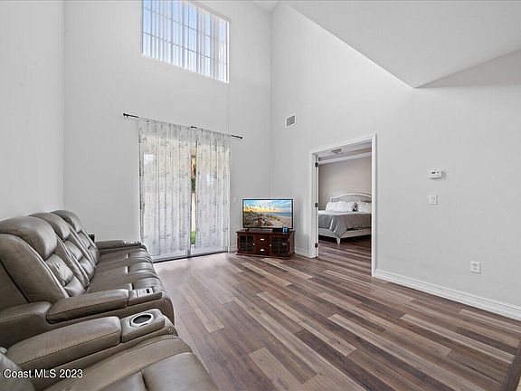 4th image of 1271 Etruscan Way #110