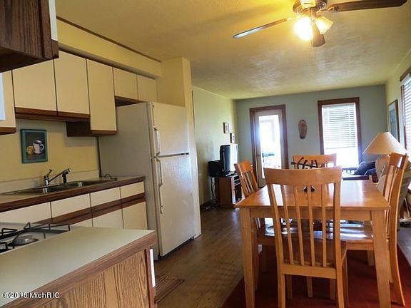 5th image of 11137 Oak Dr