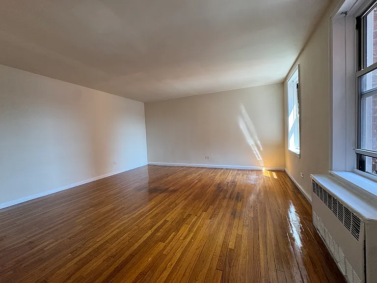 3625 Parsons Blvd #4J — Photo 4
