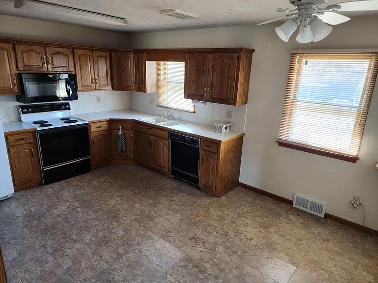 2304 Mahood Dr — Photo 6