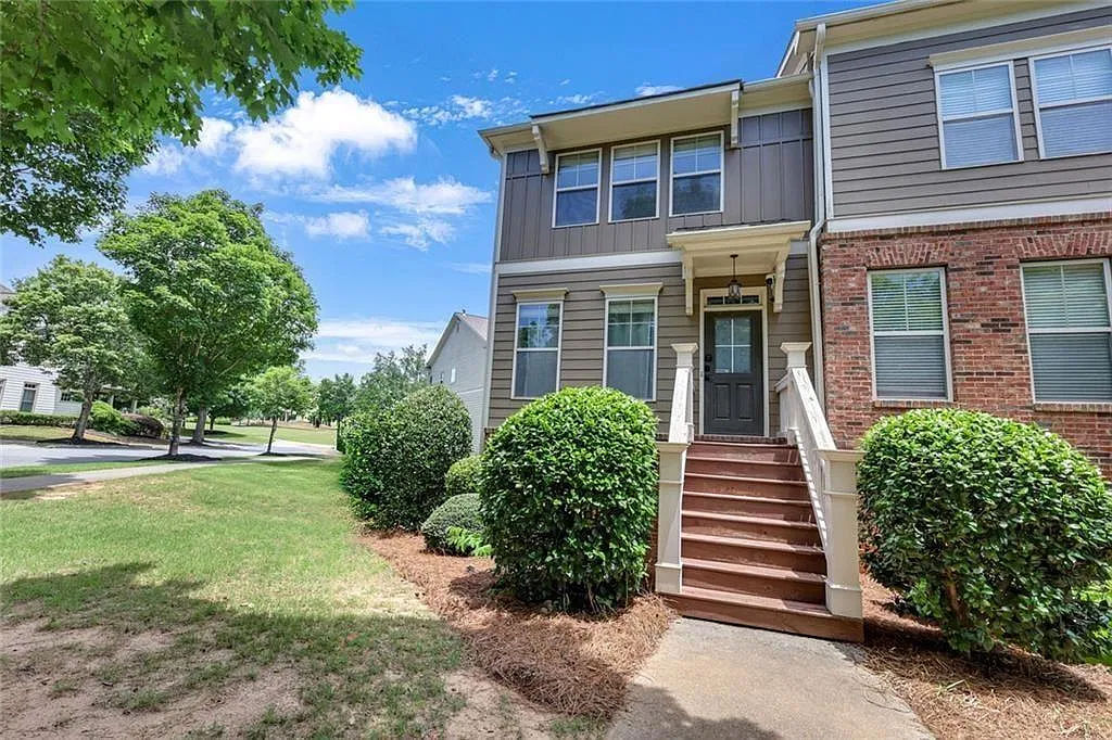 3 bed, 3.5 bath, 2592 sqft, $2,500 — Photo 3